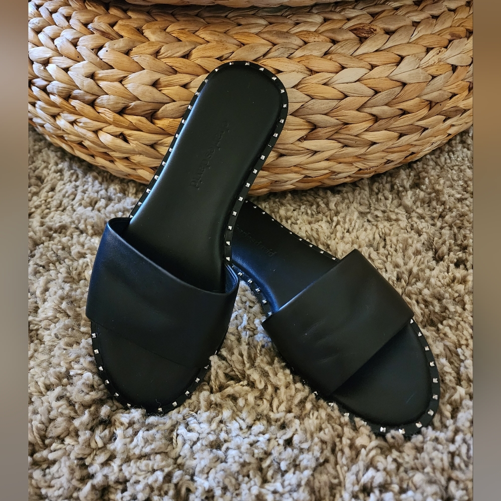 CHARLES DAVID Trunk Leather Studded Sandals - Size 5.5
